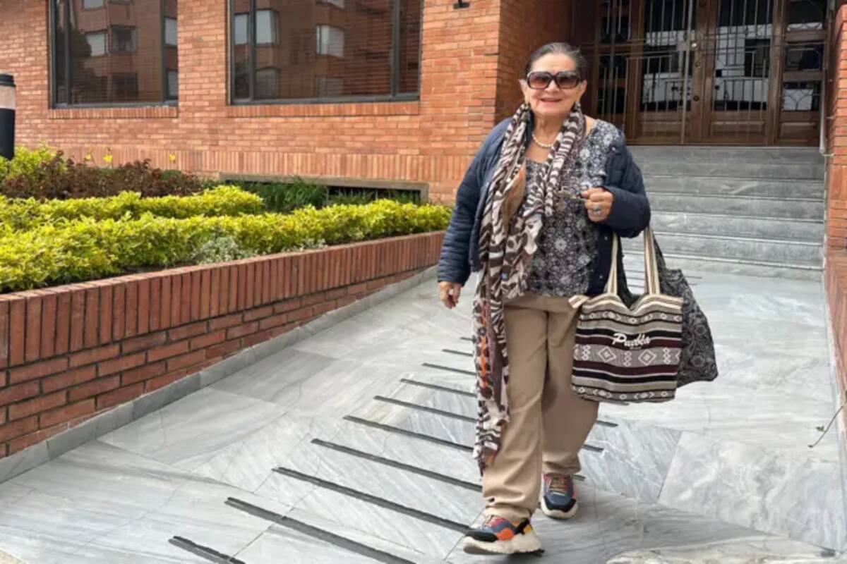 Marta Munar, frente a la portería de su edificio en el norte de Bogotá. Foto: José Carlos Cueto / BBC News Mundo