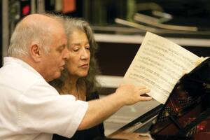 Martha Argerich y Daniel Barenboim durante un ensayo en el Teatro Colón, en julio de 2014