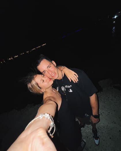 Martín Anchorena junto a Constanza Pérez, con quien vive en Panamá (Foto: Instagram/@martinanchorena)