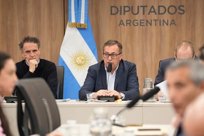 Martín Aveiro, presidente de la Comisión de Obras Públicas, junto con el ministro bonaerense Gabriel Katopodis