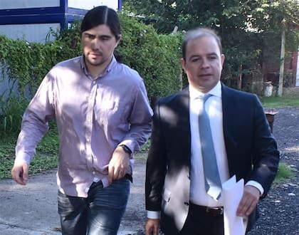 Martín Báez, uno de los hijos de Lázaro, con su abogado Daniel Rubinovich