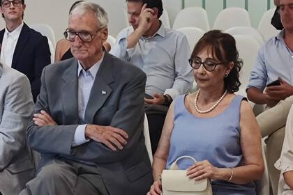 Martín Balza, exjefe del Ejército argentino, se casó a los 88 años con Molly, su primer amor