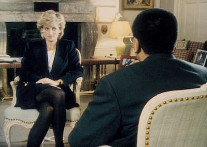 Martin Bashir entrevista a la princesa Diana en el palacio de Kensington. (Corbis/Corbis via Getty Images)