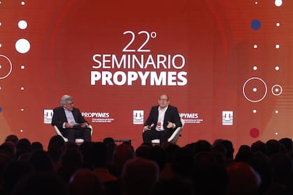 Martin Berardi (Ternium) y Andrés Borenstein (Econviews), en el seminario ProPymes.