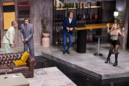 Martín Bossi, Laurita Fernández, Mike Amigorena y Esteban Prol, en una función en el Teatro El nacional