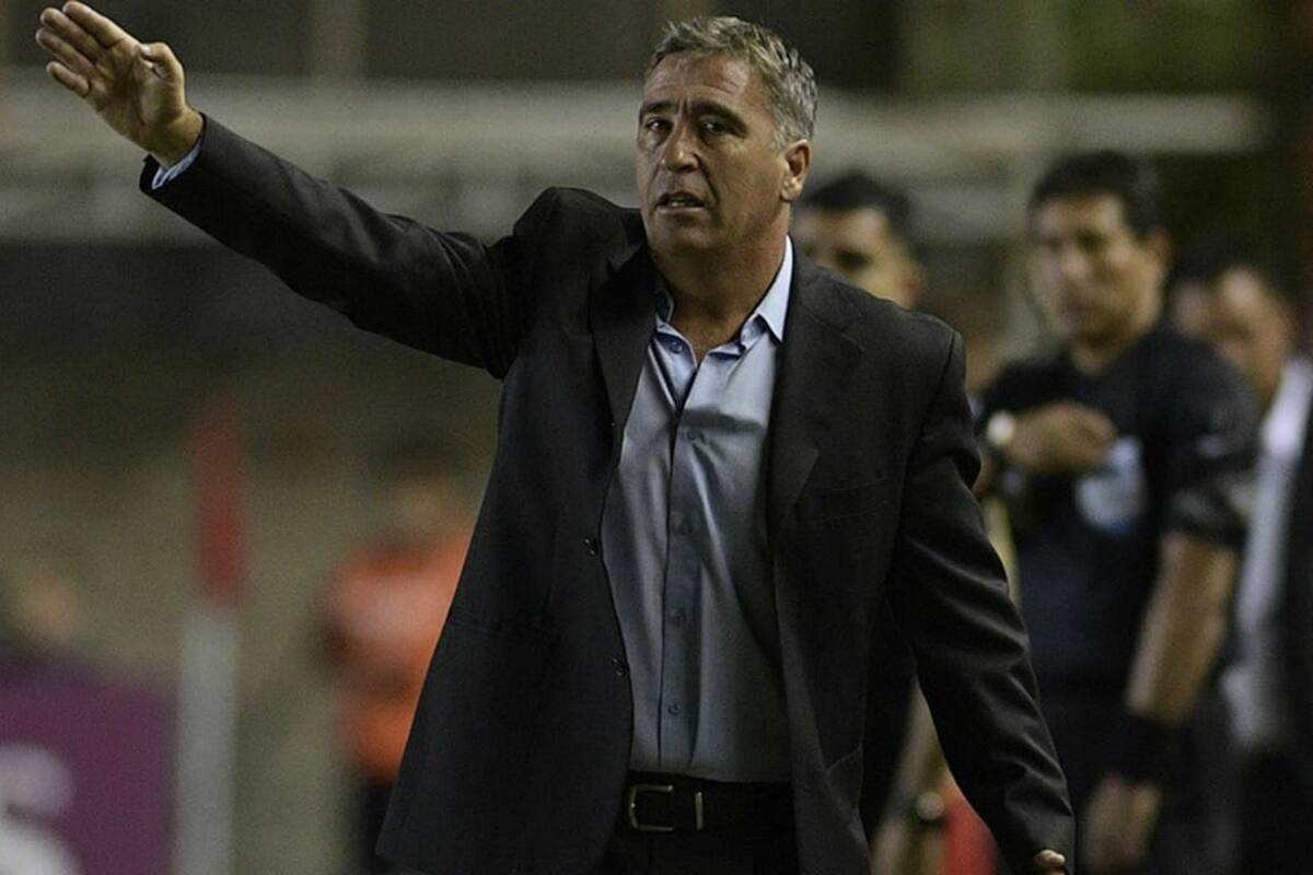 Martín Brignani es el entrenador argentino de Estudiantes de Mérida y dirigió el triunfo de su equipo por WhatsApp