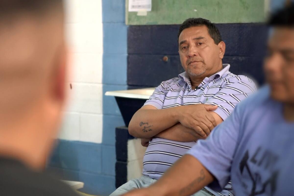 Martín Bustamante, en el taller de escritura y narración oral que da en la Unidad 48 de José León Suárez