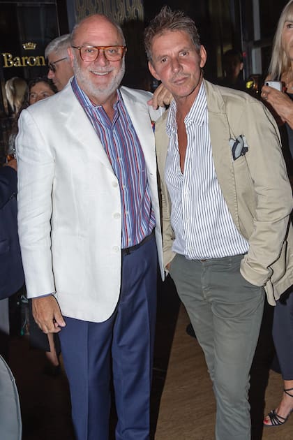Martín Cabrales, cuñado del homenajeado, junto a Gerard Confalonieri.
