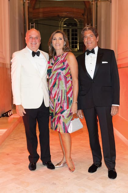 Martín Cabrales, Dora Sánchez y su hermano, Carlos.