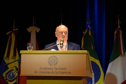 Martín Cabrales durante su discurso en el acto donde fue incorporado a Ancem