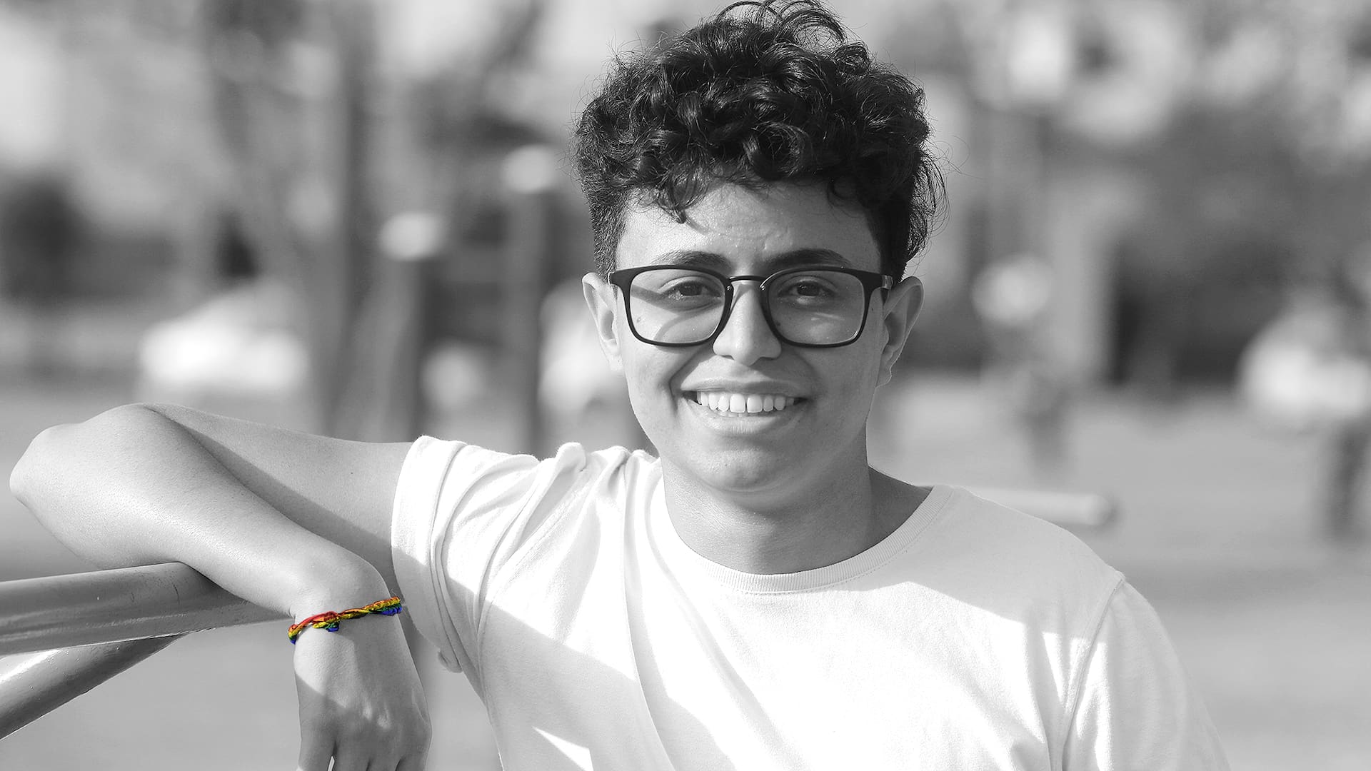 Martín Caponio tiene 17 años y cuando le contó a su familia que era un varón trans, su mamá y papá pasaron por distintas etapas; hoy, aseguran que la contención y el romper con los estereotipos de género y mandatos sociales, fue clave. Crédito: Fernando Font / LA NACION