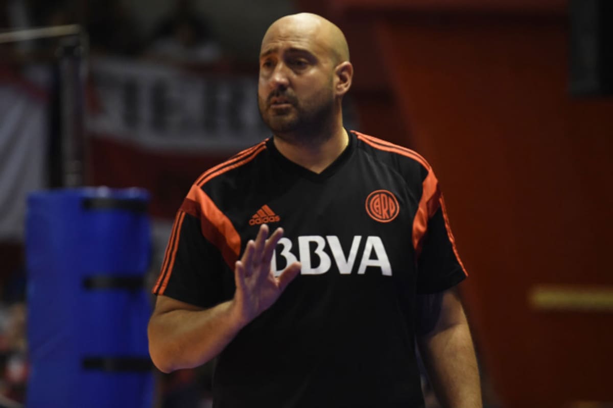 Martín Castro era entrenador del primer equipo femenino de vóley de River desde 2014