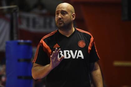 Martín Castro era entrenador del primer equipo femenino de vóley de River desde 2014