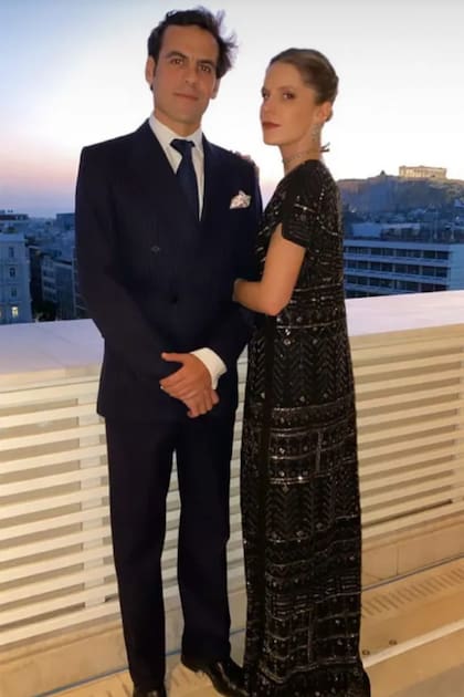 Martín con su amiga Eugenie Niarchos -la segunda hija de la aristócrata británica Victoria Guinness, heredera de la familia propietaria de la popular cerveza irlandesa, y Philippos Niarchos, hijo del multimillonario armador griego Stavros Niarchos- en la boda de Philippos de Grecia y Nina Flohr.
