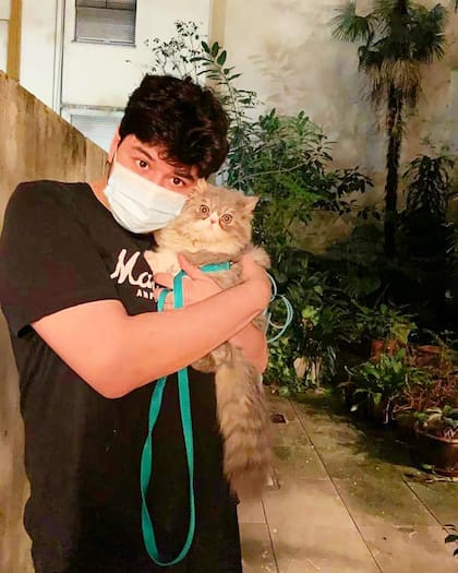 Martín con su gato, Lolito (Foto: Instagram/@martinpaezroth)