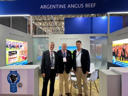 Martín Costantini (Firgorífico Rioplatense), Diego Guelar, exembajador en China, y Alejandro Salemme, de Angus