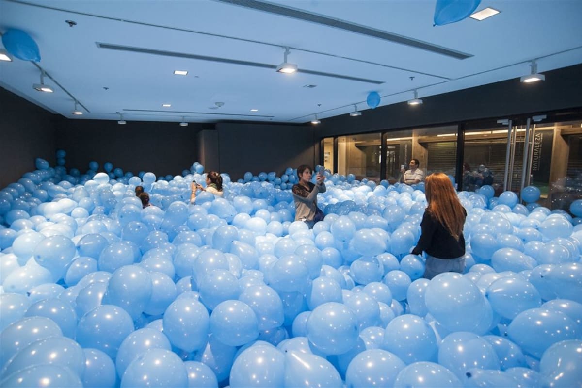 Martin Creed. La mitad del aire en un espacio dado