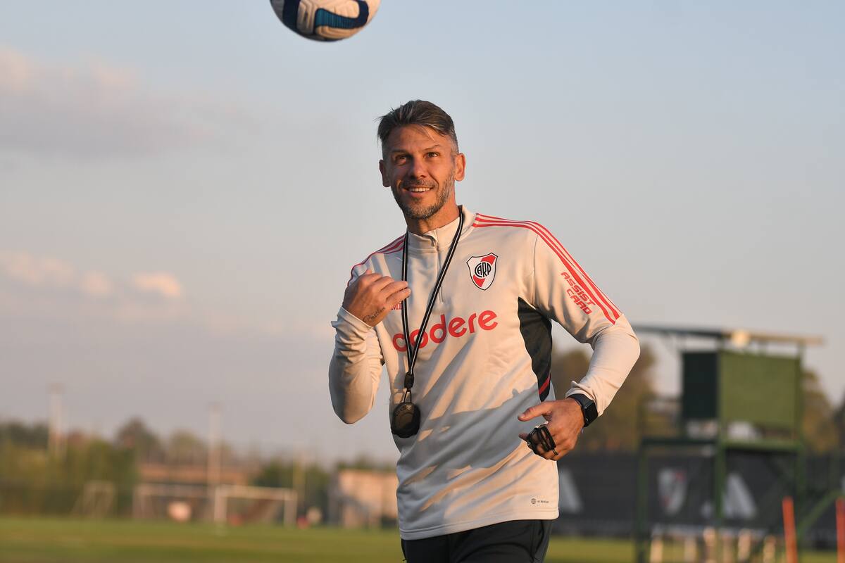 Martín Demichelis comienza a diagramar el equipo que enfrentará a Fluminense