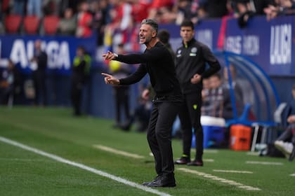 Martín Demichelis debutó como DT de Mallorca, que empató 2-2 con Osasuna en Pamplona y sigue en zona de descenso directo en la Liga de España