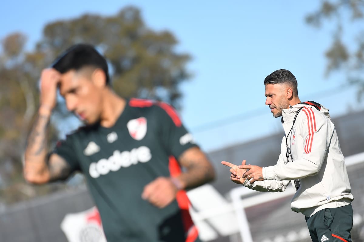 Martín Demichelis en un entrenamiento de River de esta semana: su equipo es el cómodo líder del torneo