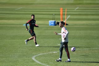 Demichelis quiere reforzar la defensa de River: qué nombre se aseguró y cuáles tiene en carpeta