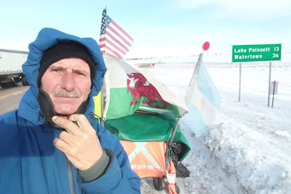Martín Echegaray Davies partió de Trelew con el objetivo de unir Ushuaia con Alaska. La pandemia lo detuvo en la frontera canadiense, desde donde regresó después de haber caminado 22.860 kilómetros