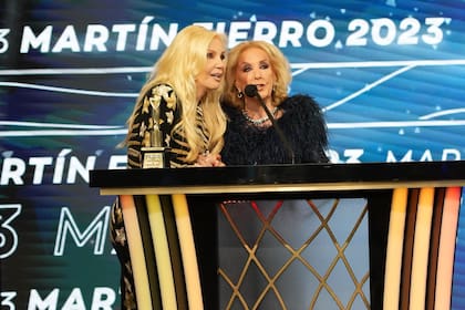 Martín Fierro 2023: Mirtha Legrand, Susana Giménez y el divertido ida y vuelta que protagonizaron sobre el escenario