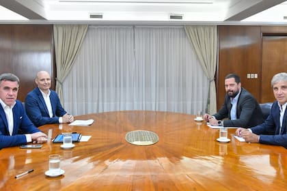 Martín Galdeano, presidente de Ford Sudamérica, se reunió con Luis Caputo, ministro de Economía y su equipo económico