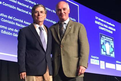 Martín García Fernández, saliente presidente del Foro Argentino de Genética Bovina, y el nuevo presidente, Alfonso Bustillo