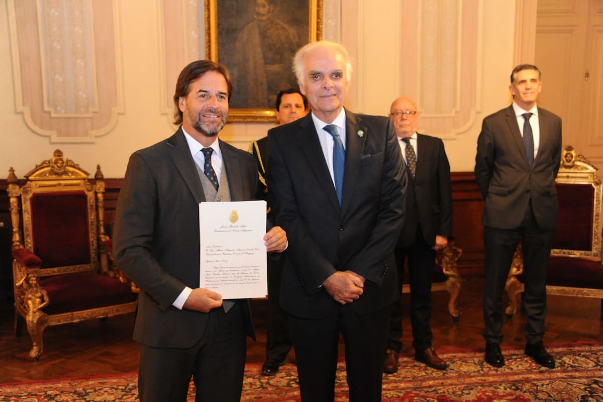 Martín García Moritán, cuando presentó sus cartas credenciales ante el presidente de Uruguay, Luis Lacalle Pou