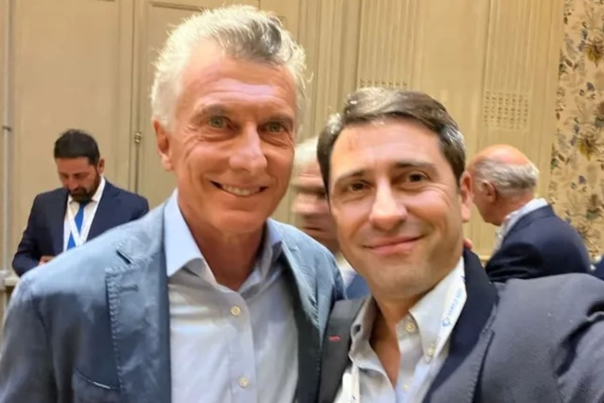 Martín Goerling, jefe de bloque de senadores de Pro, junto a Mauricio Macri