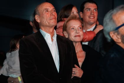 Martín Goldstein, histórico colaborador y referente de la institución, junto a su familia, homenajeado por su aporte al crecimiento de la raza