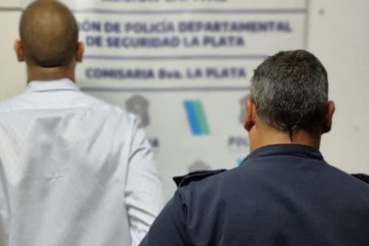 Martín Gutiérrez, el expolicía de 41 años y con trastorno de bipolaridad que mató a su madre a golpes, la decapitó y se entregó en la comisaría 8ª de La Plata