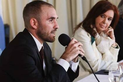 Martín Guzmán, Cristina Kirchner, Alberto Fernández, Horacio Rodríguez Larreta y Sergio Massa, ayer, en la quinta de Olivos ,245x175mm