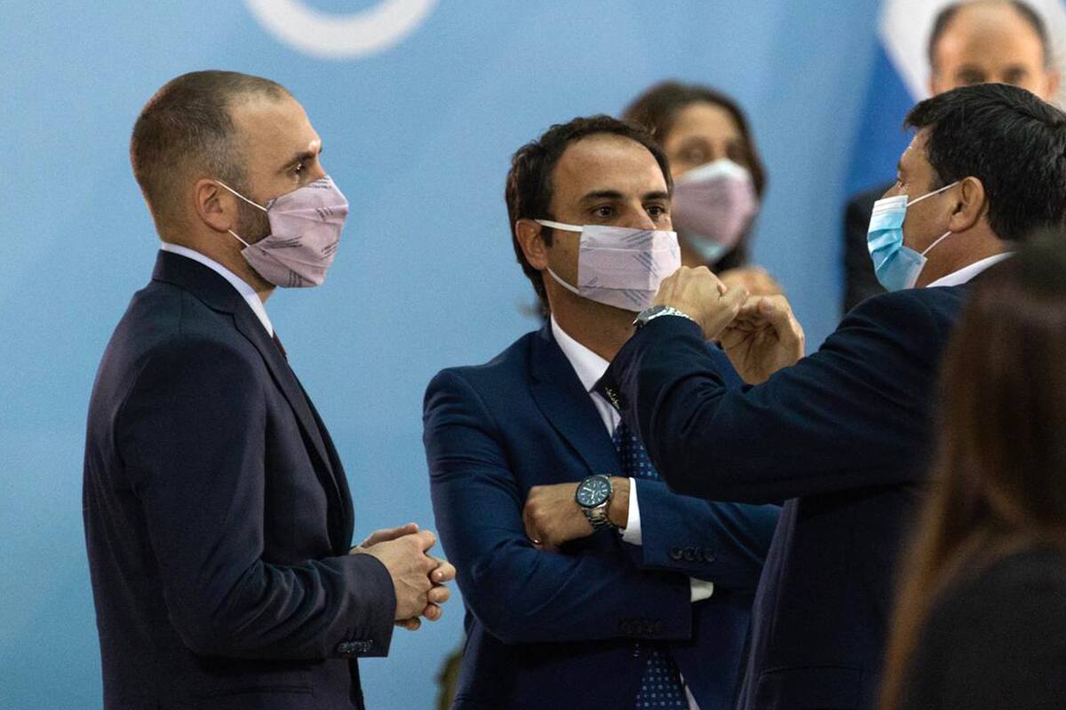 Martín Guzmán en el acto de toma de juramento al nuevo ministro de Transporte, Alexis Guerrera