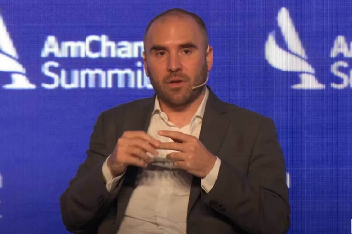 Martín Guzmán en el foro de la AmCham