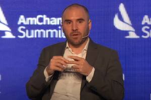 Martín Guzmán en el foro de la AmCham