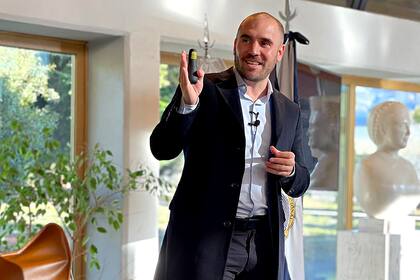 Martín Guzmán en el Instituto Balseiro esta tarde