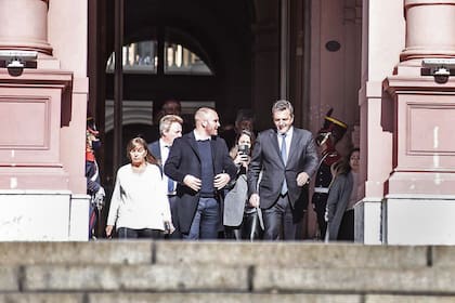 Martín Guzmán y Sergio Massa, a fines de mayo, cuando salieron de la Casa Rosada para anunciar los cambios en el impuesto a las ganancias
