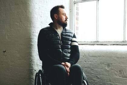 Martin Hibbert y su hija Eve han sido blanco de teorías de conspiración.