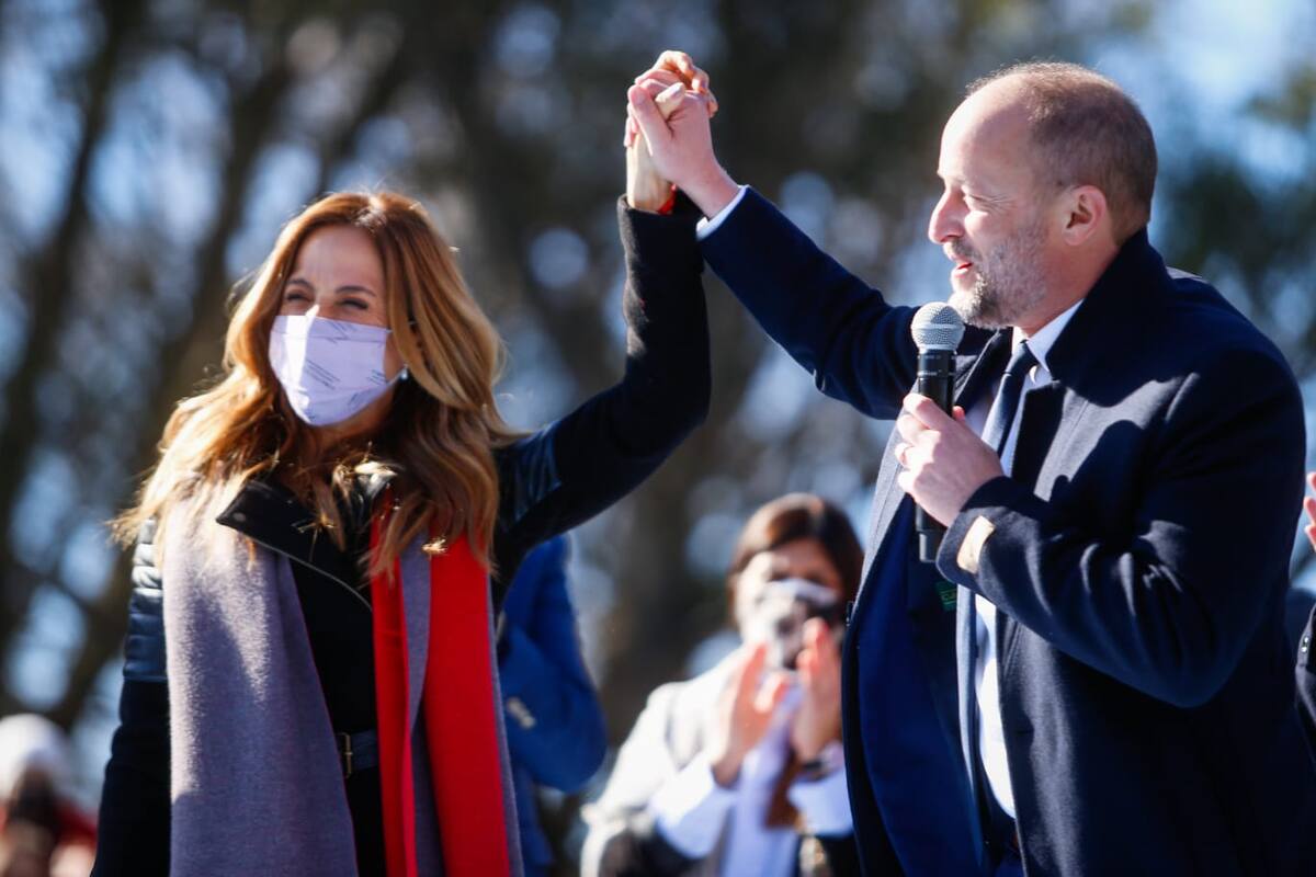 Martín Insaurralde, con Victoria Tolosa Paz, la semana pasada, en un acto en Lomas de Zamora