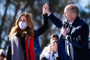 Martín Insaurralde, con Victoria Tolosa Paz, la semana pasada, en un acto en Lomas de Zamora