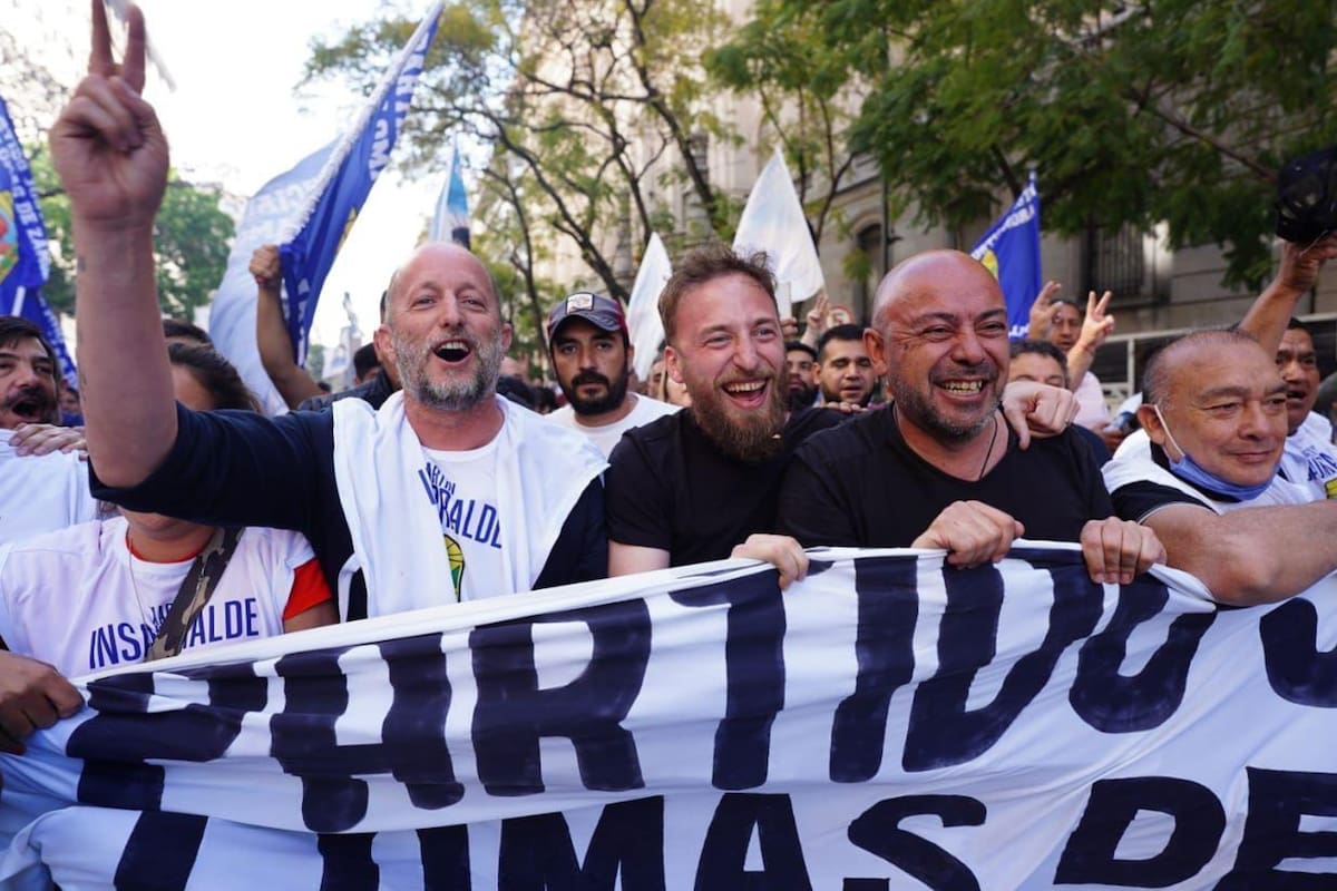 Martín Insaurralde y Federico Otermin, durante un marcha en Plaza de Mayo (Archivo)