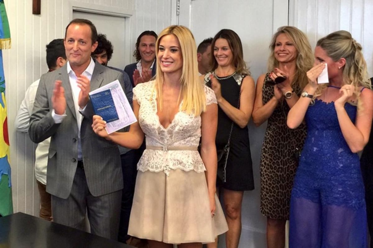 Martín Insaurralde y Jésica Cirio, el día de su casamiento por civil; hoy están separados