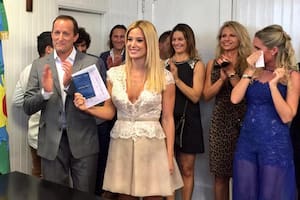 Martín Insaurralde y Jésica Cirio, el día de su casamiento por civil; hoy están separados