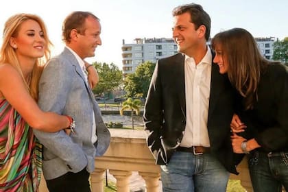 Martín Insaurralde y Jesica Cirio, junto a Sergio Massa y Malena Galmarini
