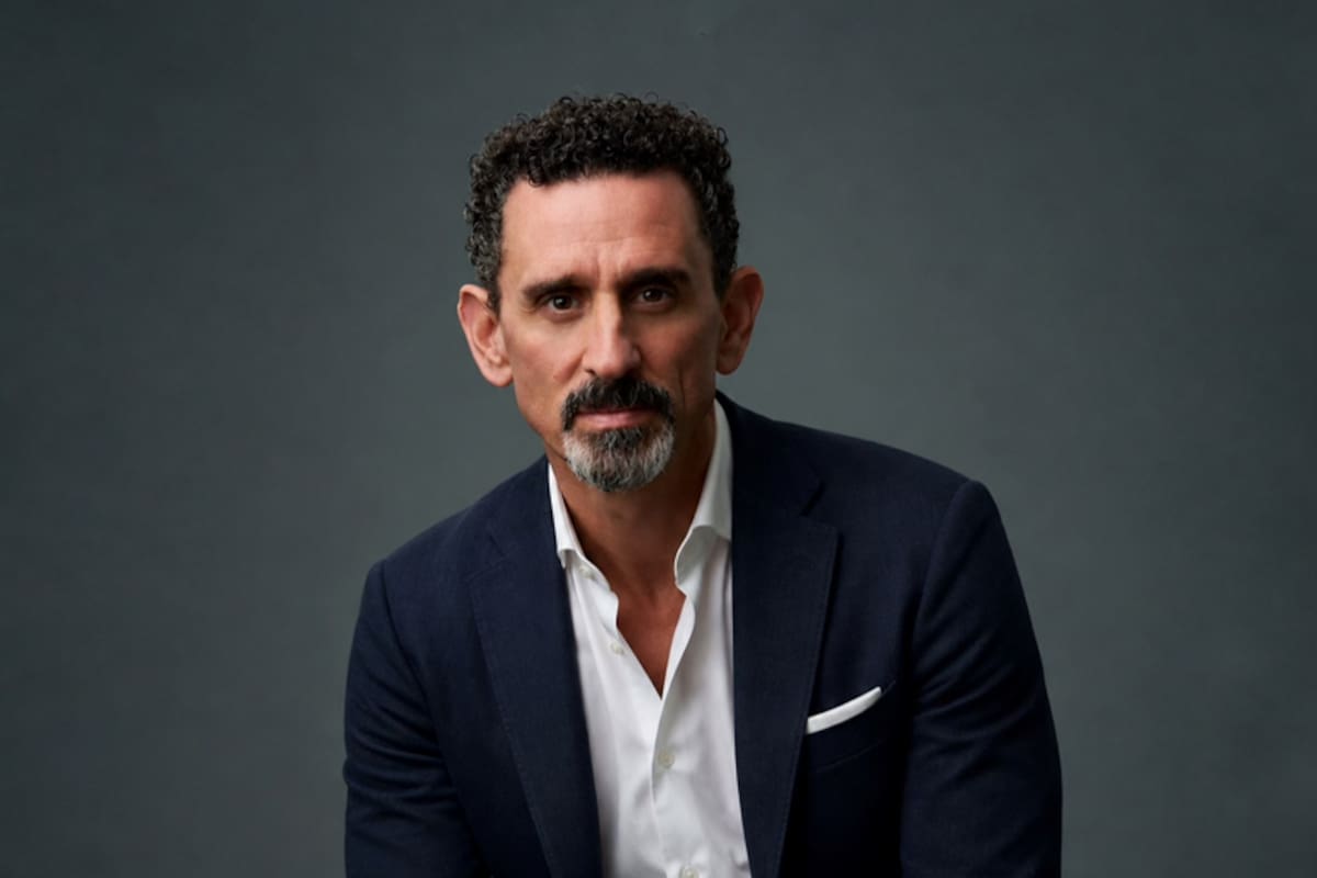 Martín Isabella fue elegido por Hola Moda para liderar la puesta en marcha de la operación local