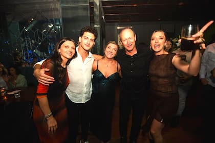 Martín Jaite y familia, con Beatriz y los hijos, Juana, Simón y Sol