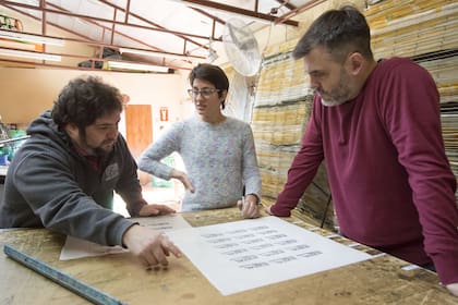 Martín, Juliana y Javier, en plena charla creativa