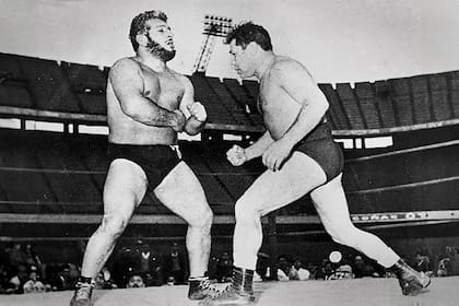 Martín Karadagian v José María El Mono Gatica.1957. La Bombonera